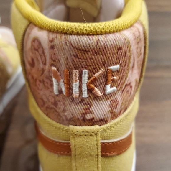 Nike High-Top Sneakers in Yellow and Beige - Picture 7 of 12